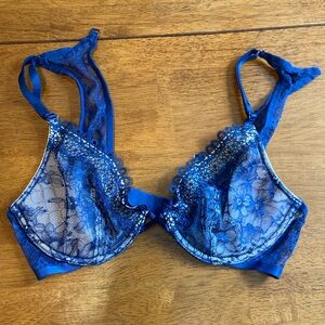 Victoria’s Secret navy blue laced bra